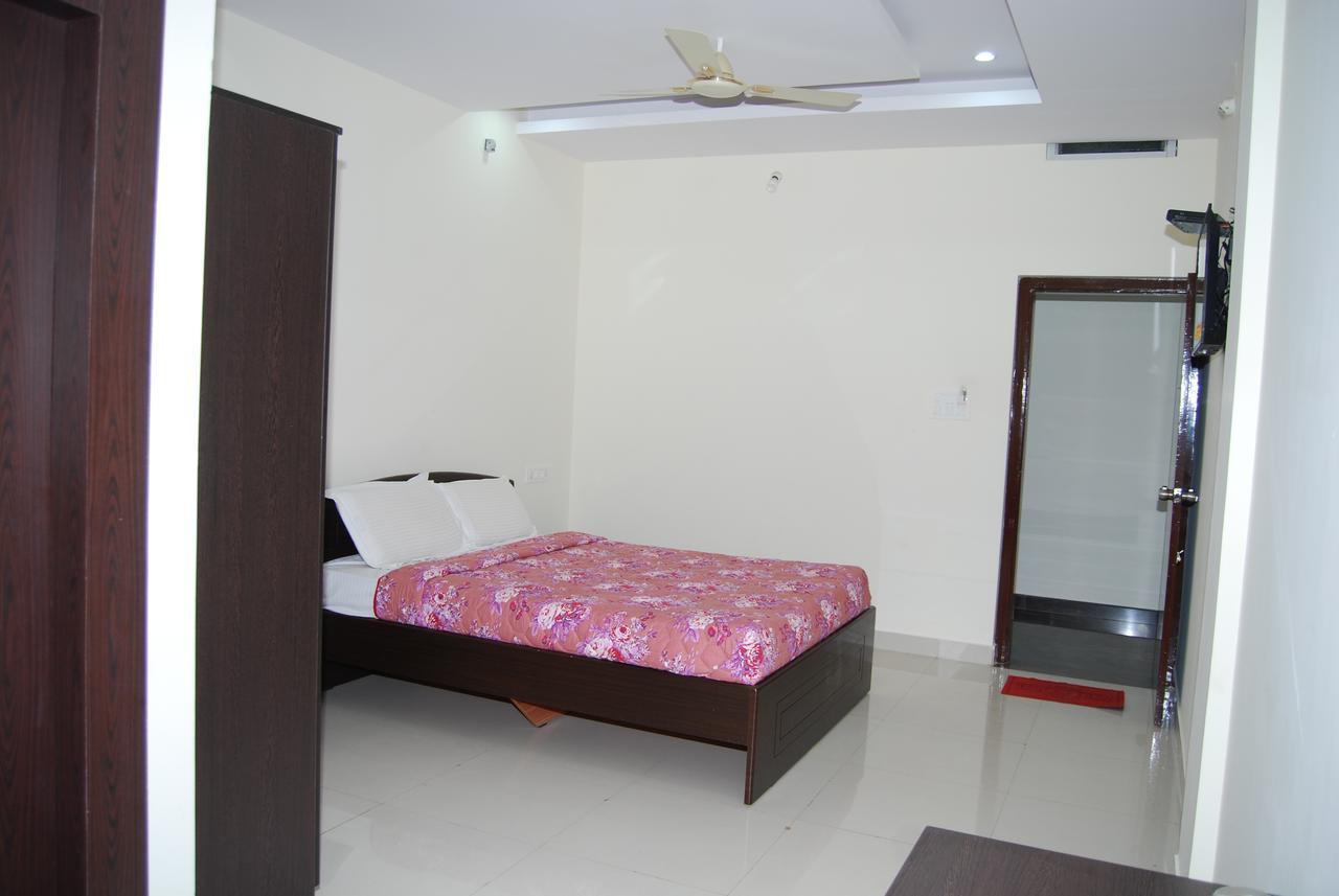 Отель Pratham Residency Майсур Экстерьер фото